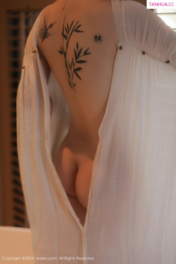   [XiuRen]高清写真图 2024.07.11 No.8842 夏竹 性感美腿第21张图片